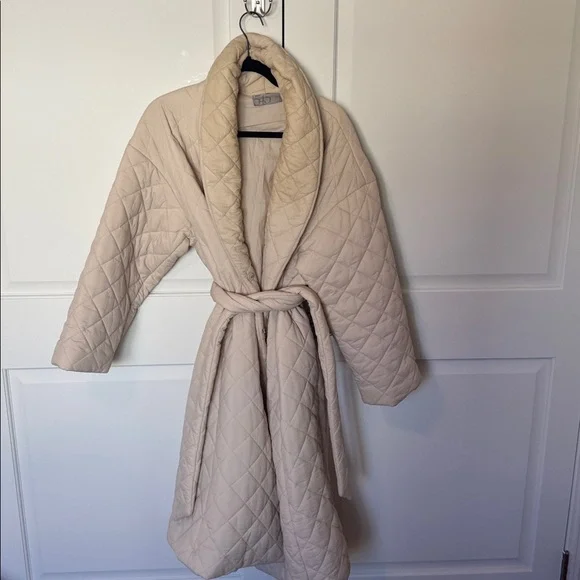 Quilted Cream Long Puffer Jacket Modern Citizen - Picture 5 of 9